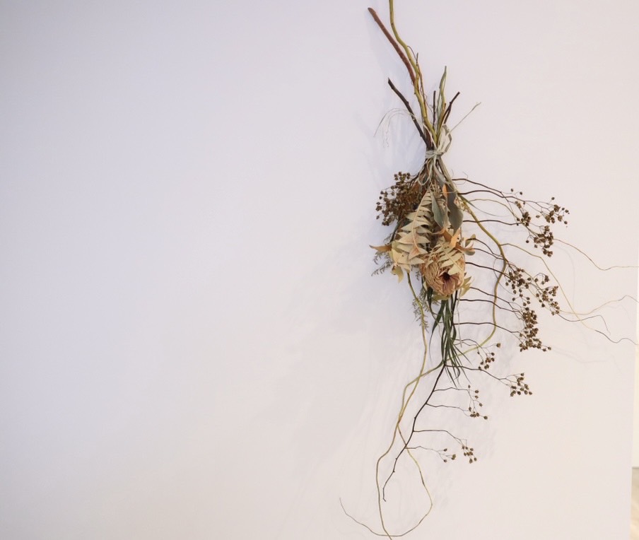 ドライフラワーになる生花から作るスワッグ作り